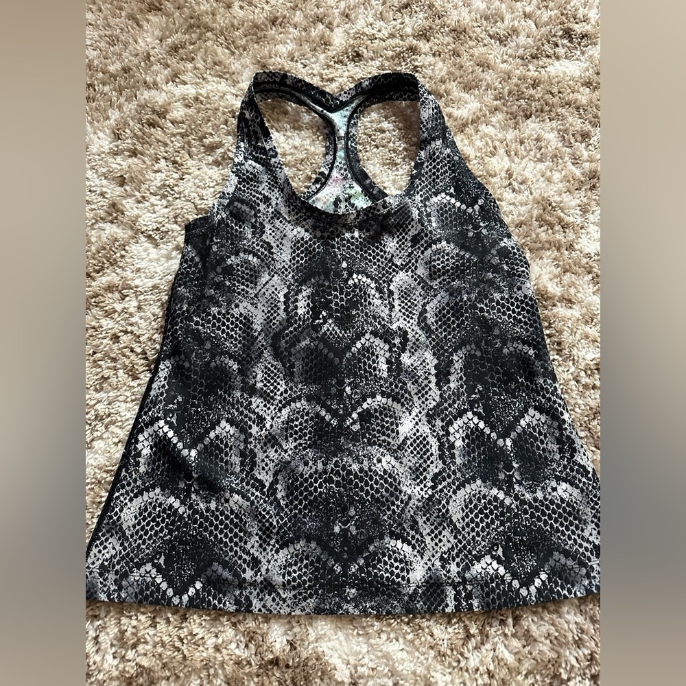 Legend XL recerback workout shirt snake print